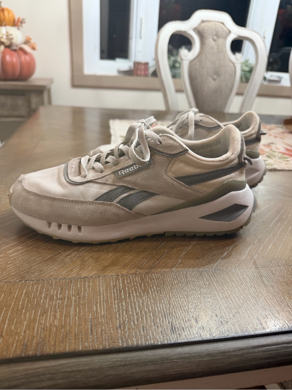 Reebok Women's Beige and Gray Low-Top Sneakers